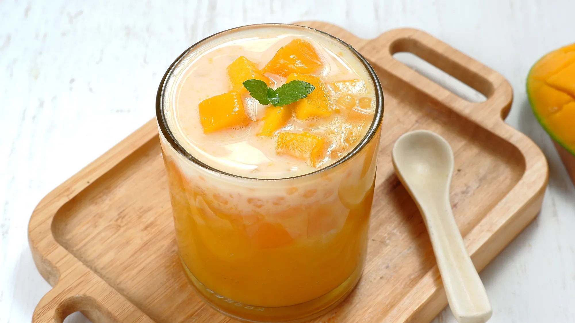 Mango-coconut-smoothie-with-glutinous-rice-pearls-2000x1125