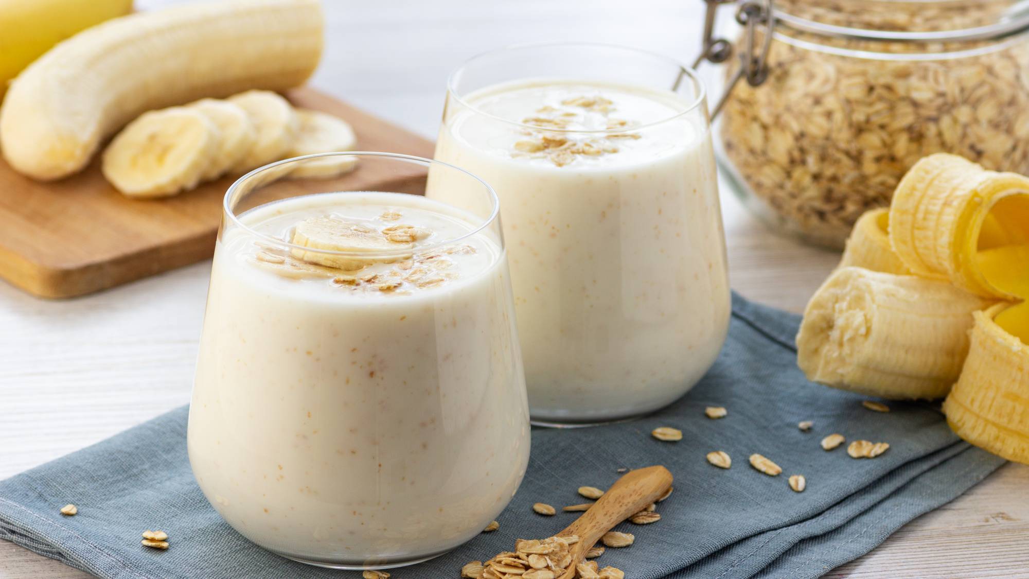 banana-milkshake-2000x1125