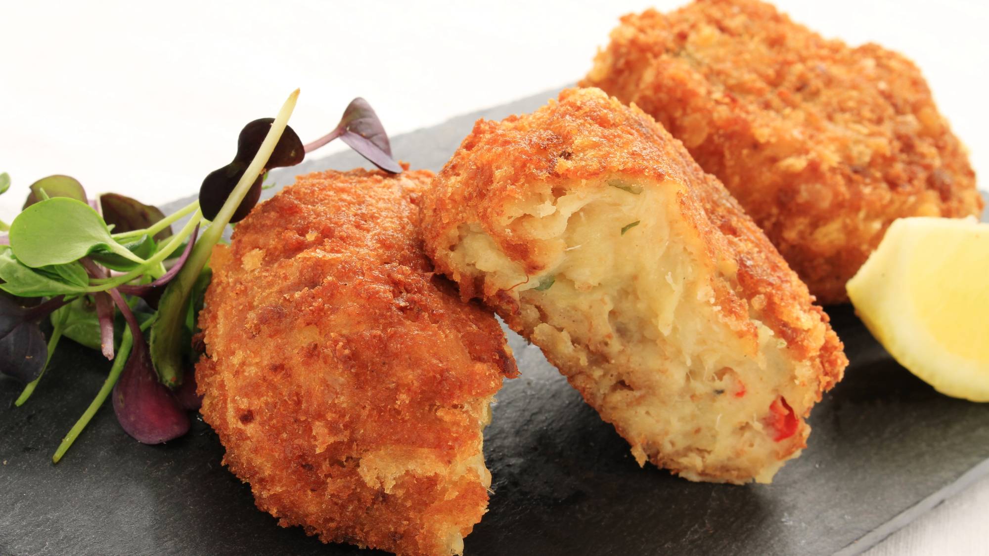 Curried-Crab-cakes-with-Tartar-Sauce-2000x1125