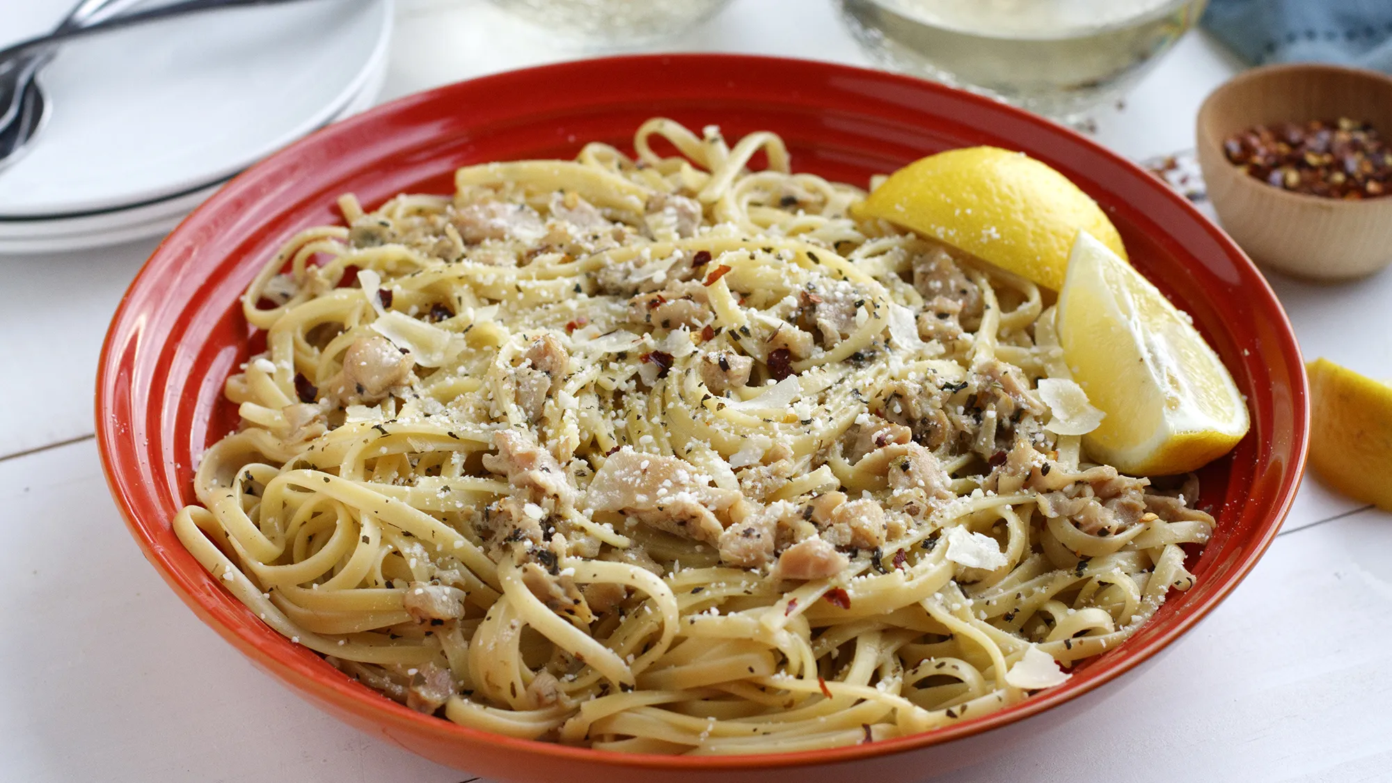 MCK-May-Recipe-WhiteWineClamLinguine-Desktop-2000x1125