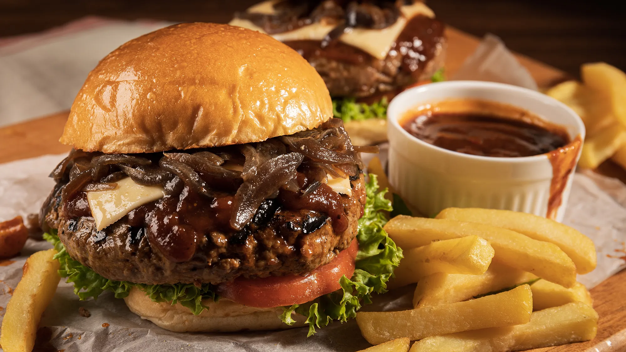 VSHBBQBeefBurger2000X1125desktop